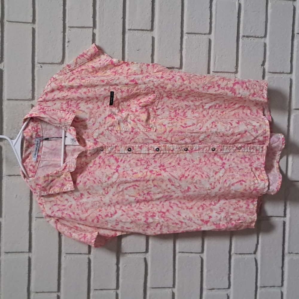Calvin Klein Pink Snakeprint Short Sleeve Button-Up Top.  Size Large NWT